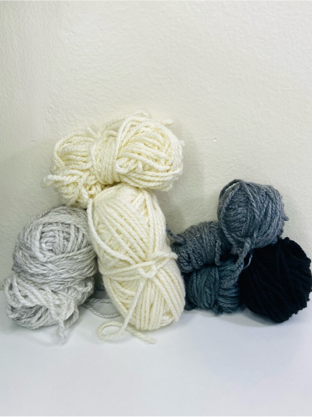 275g+ Neutral Chunky Yarn Bundle - Cream, Light Gray, Dark Gray, Black